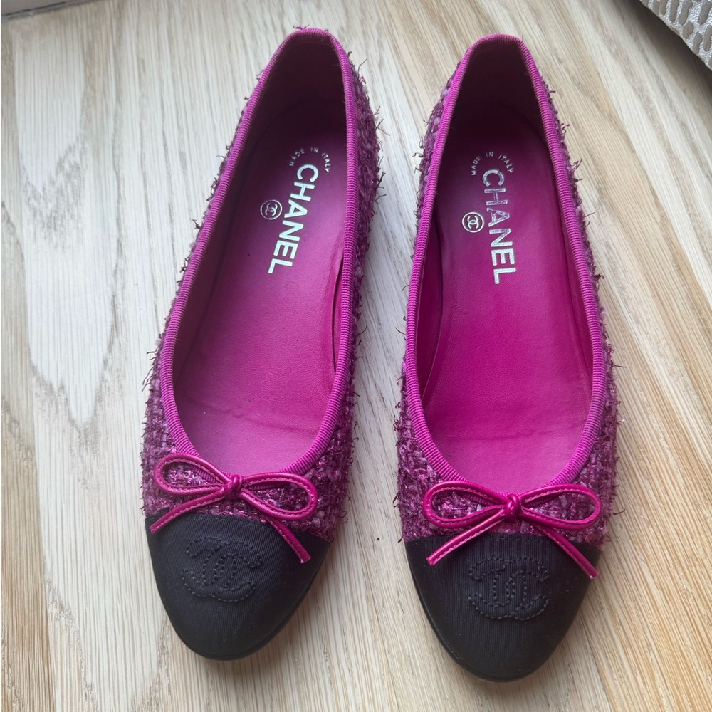 CHANEL Women's Fuchsia and Black Ballerina Flats tweed